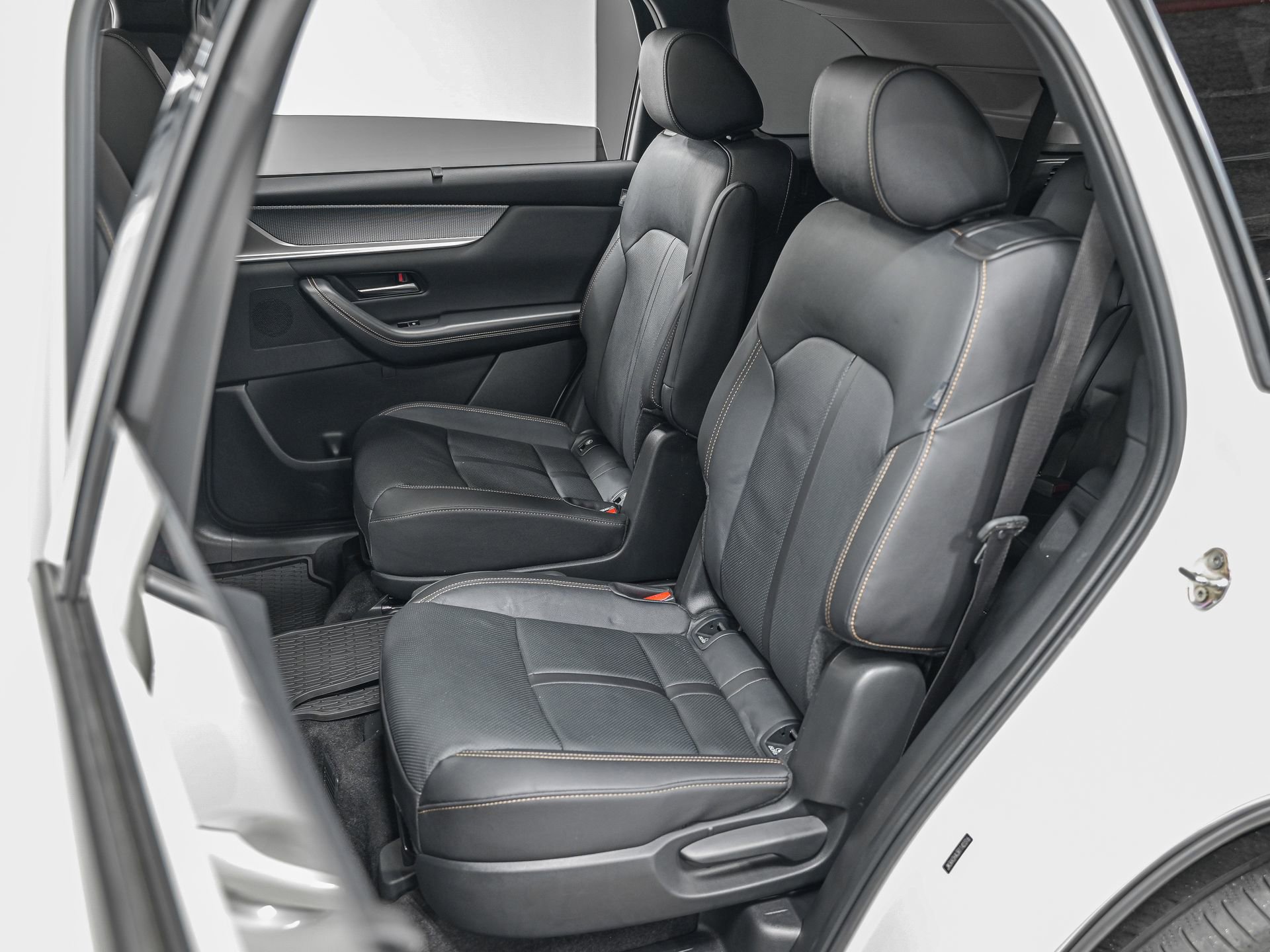 Used 2024 MAZDA CX-90 Plug-In Hybrid w/ Premium Pkg image 29