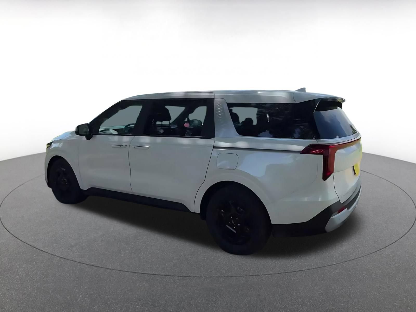 Used 2026 Kia Carnival FWD image 9