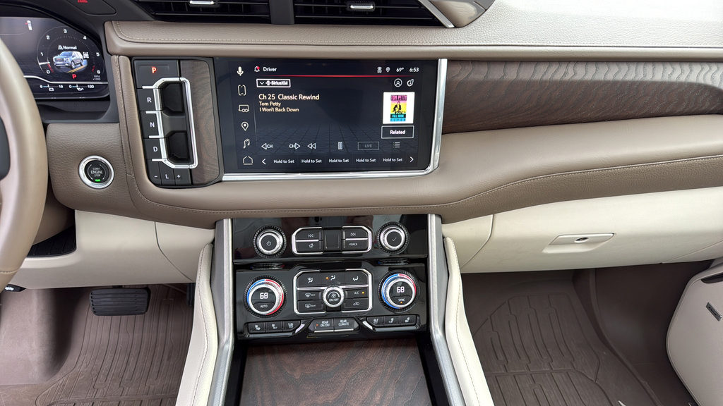 Used 2023 GMC Yukon Denali AWD/4WD image 34