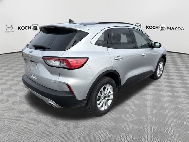 Used 2020 Ford Escape SE image 7