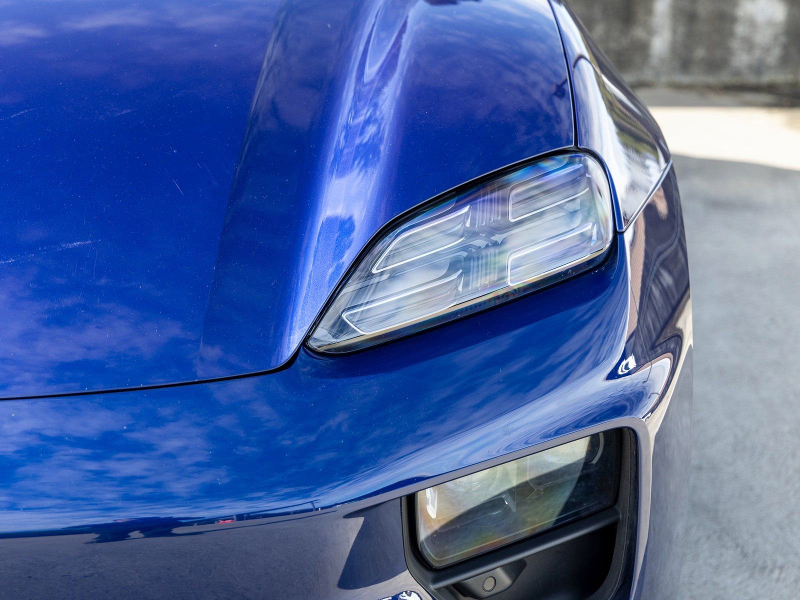 Certified 2025 Porsche Macan 4 Electric AWD/4WD image 16