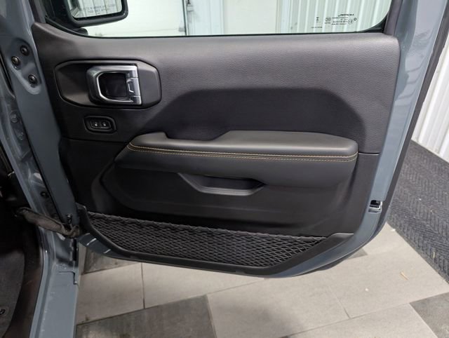 Used 2025 Jeep Wrangler Unlimited Sahara w/ Safety Group AWD/4WD image 26