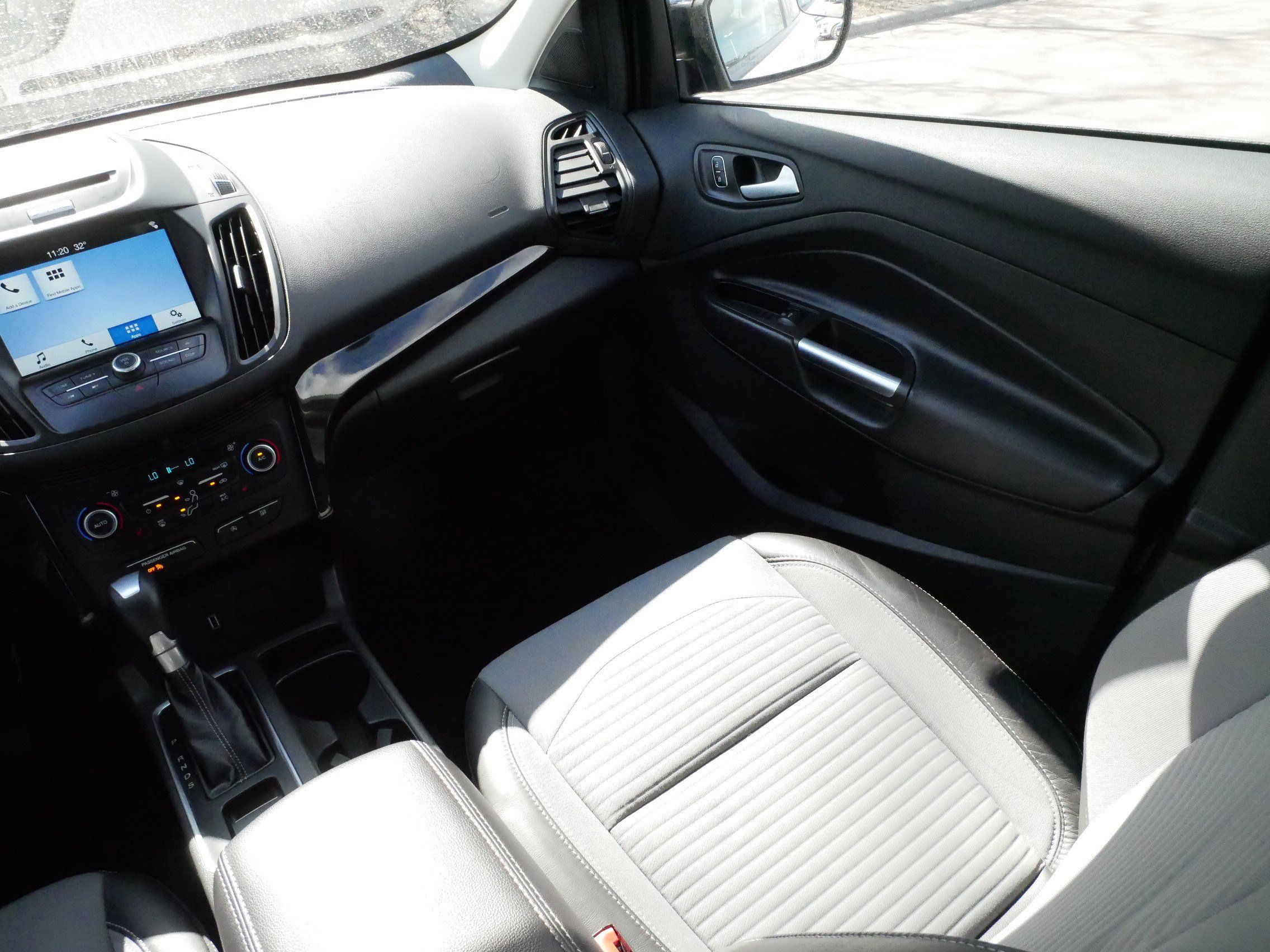 Used 2018 Ford Escape SE w/ SE Sport Appearance Package image 11