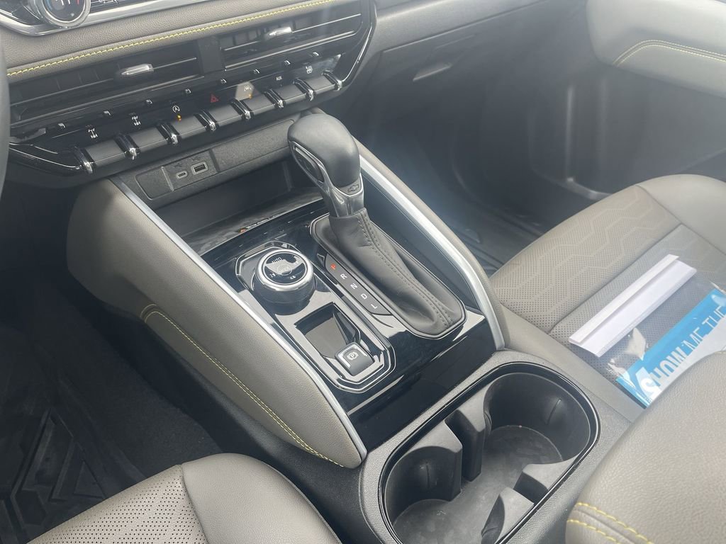 Used 2024 Chevrolet Colorado ZR2 w/ ZR2 Convenience Package III image 30