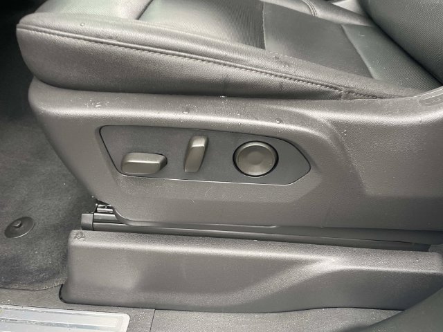 Used 2026 GMC Sierra 1500 SLT AWD/4WD image 23