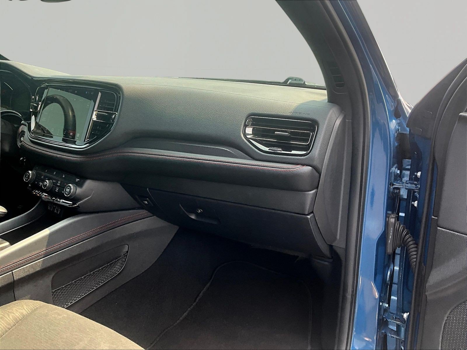 Used 2023 Dodge Durango R/T w/ Blacktop Package RWD image 27