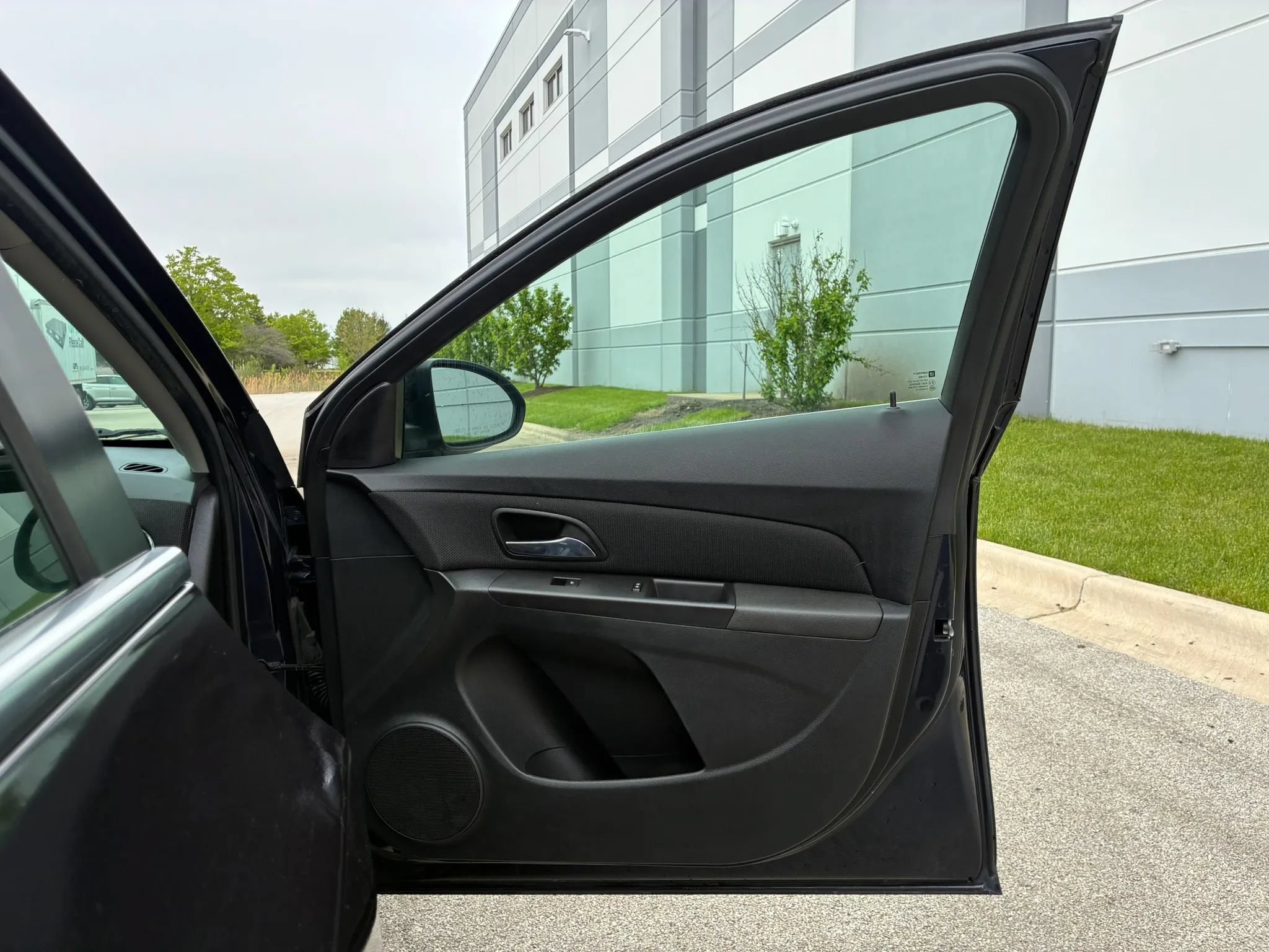 Used 2015 Chevrolet Cruze LT FWD image 20