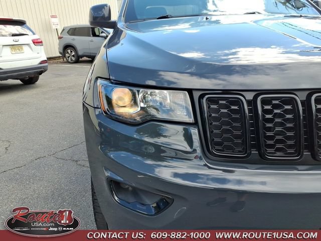 Used 2018 Jeep Grand Cherokee Altitude AWD/4WD image 10