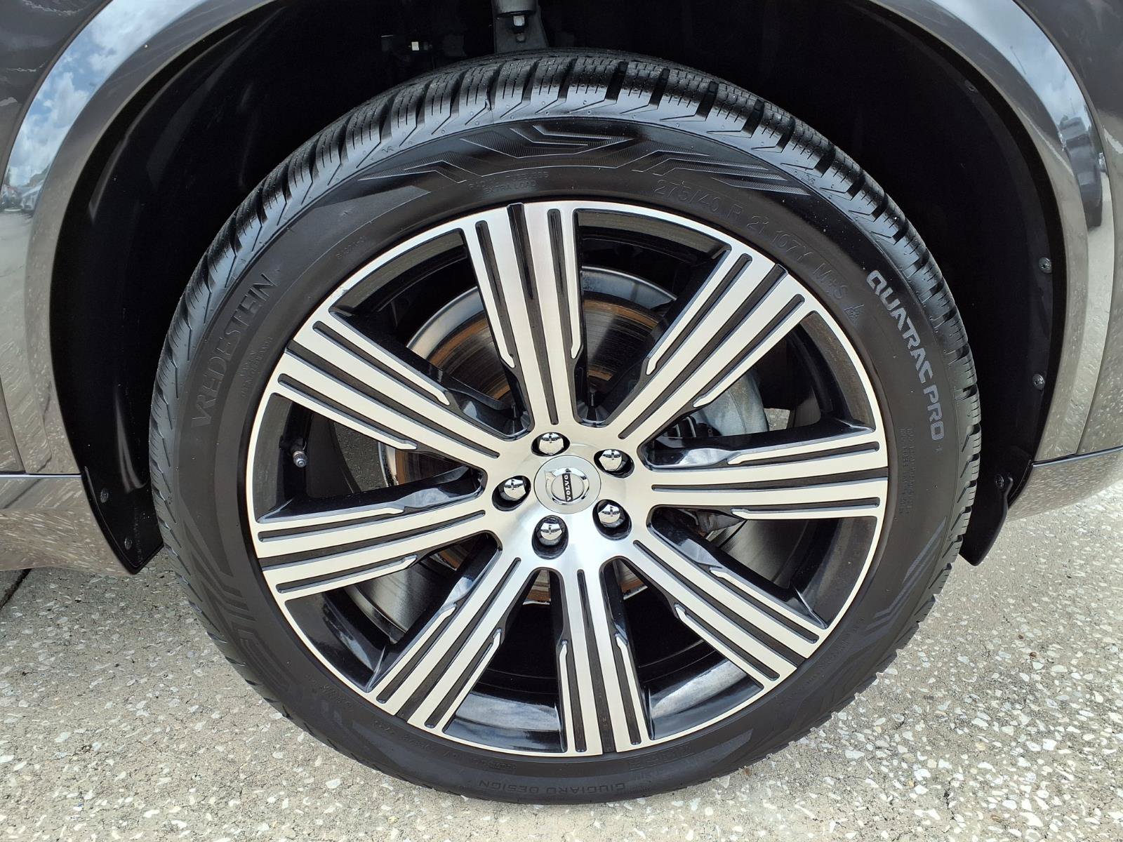Certified 2023 Volvo XC90 B6 Ultimate w/ Protection Package Premier AWD/4WD image 9
