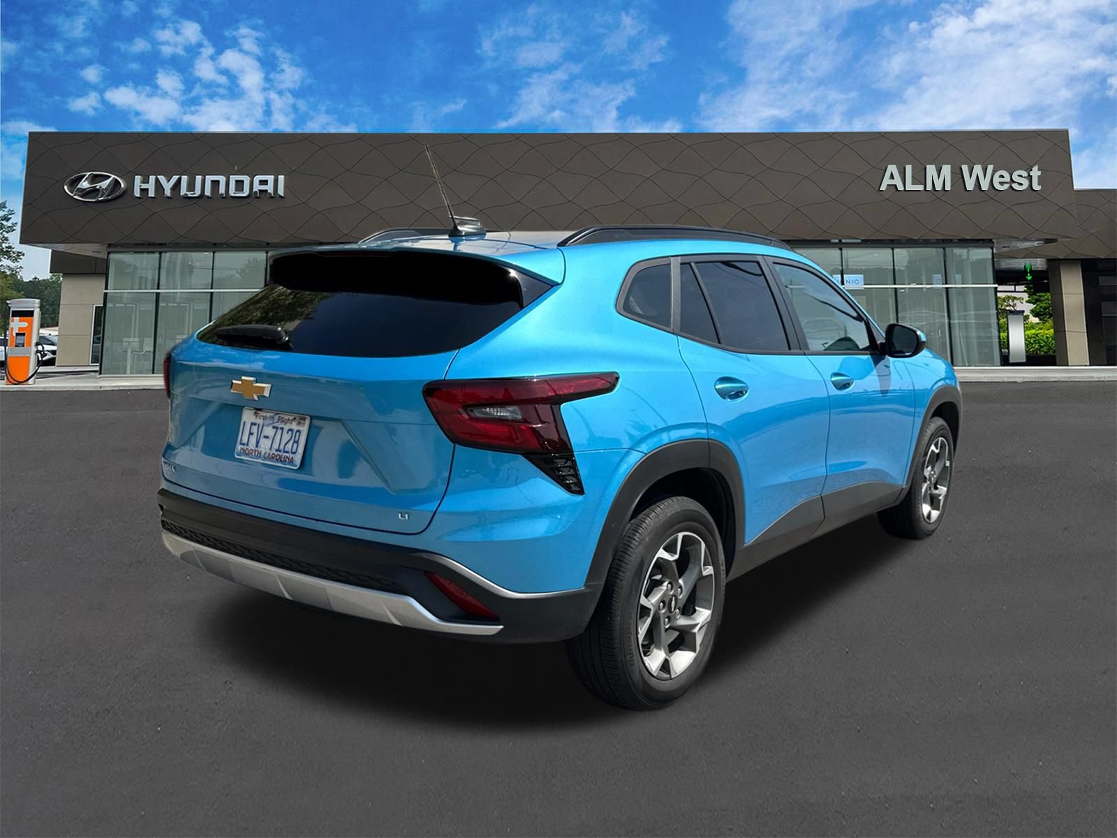 Used 2025 Chevrolet Trax LT FWD image 5