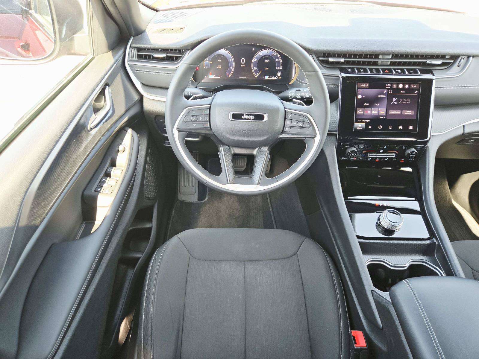 Used 2025 Jeep Grand Cherokee Laredo X w/ Luxury Tech Group I AWD/4WD image 12
