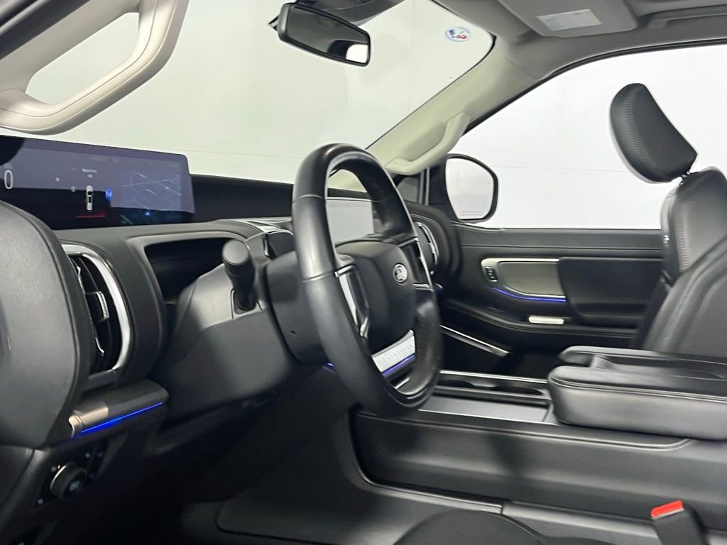 Used 2025 Ford Expedition Platinum image 21