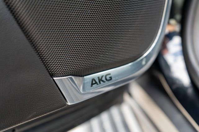 Used 2024 Cadillac Escalade Premium Luxury w/ Performance Package image 38