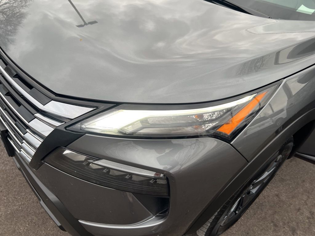 Certified 2024 Nissan Rogue SV image 28