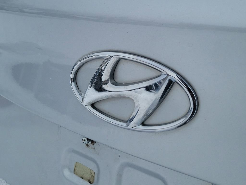 Used 2012 Hyundai Elantra GLS image 7