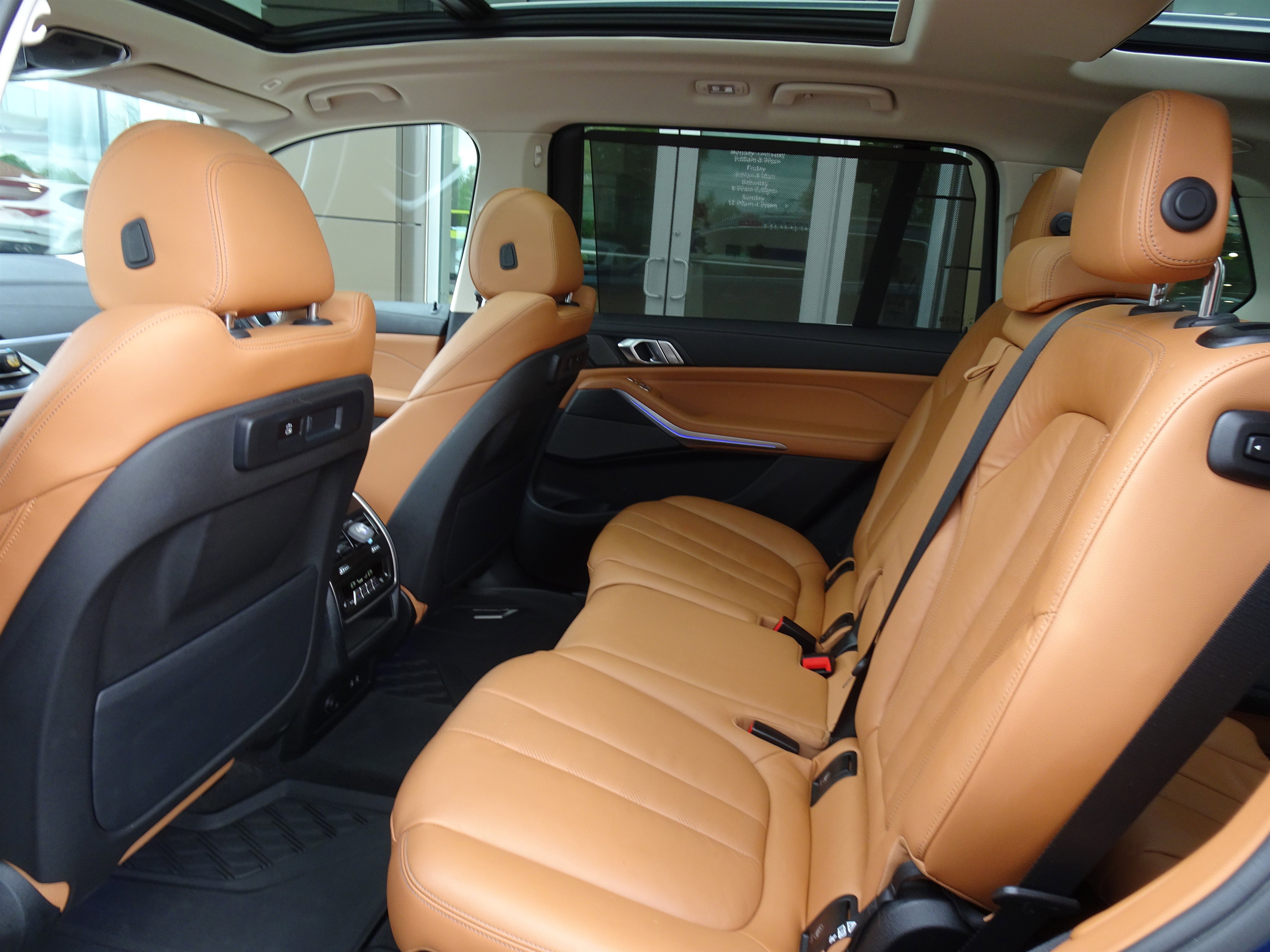 Used 2022 BMW X7 xDrive40i w/ Premium Package image 15