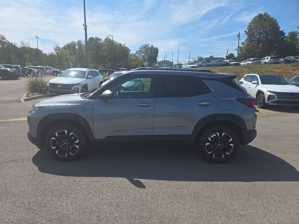 Used 2023 Chevrolet TrailBlazer LT w/ Convenience Package FWD image 6
