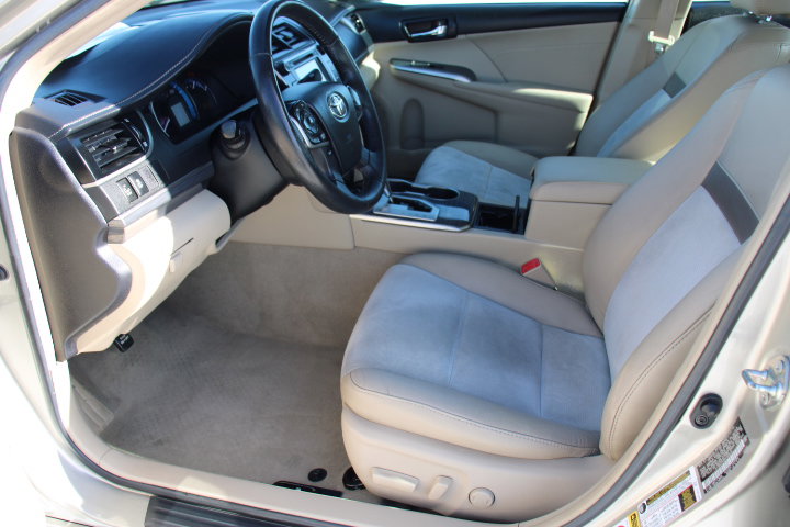 Used 2014 Toyota Camry XLE w/ Leather Package image 11