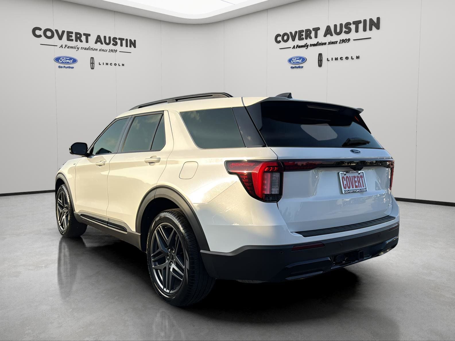 Certified 2025 Ford Explorer ST-Line w/ Premium Package image 3