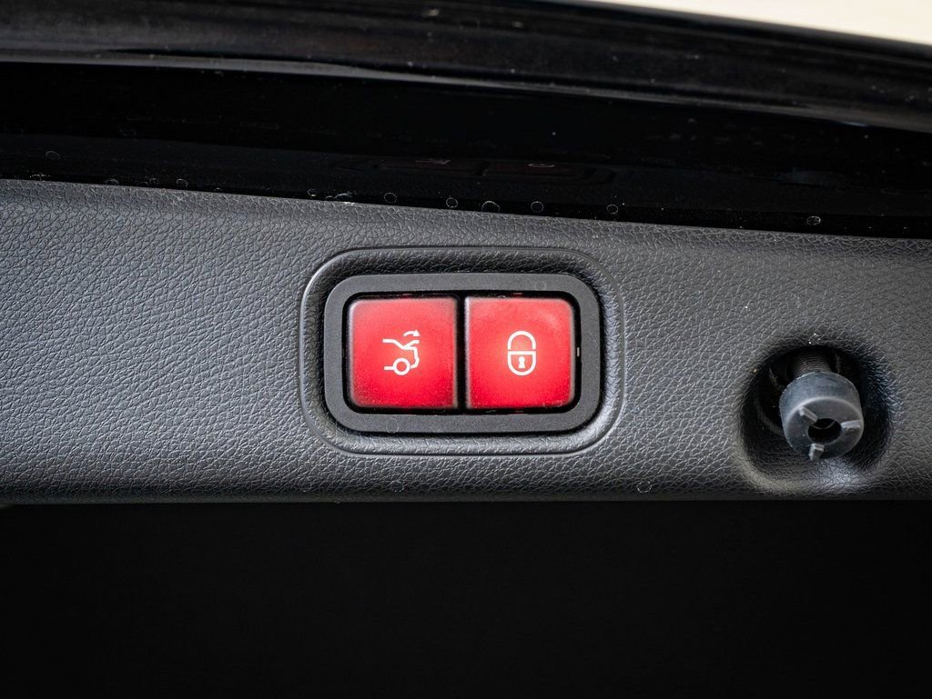 Used 2018 Mercedes-Benz E 400 4MATIC Sedan image 19