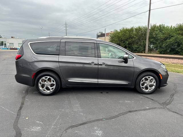 Used 2021 Chrysler Pacifica Limited w/ Premium & Safety Sphere Group AWD/4WD image 6