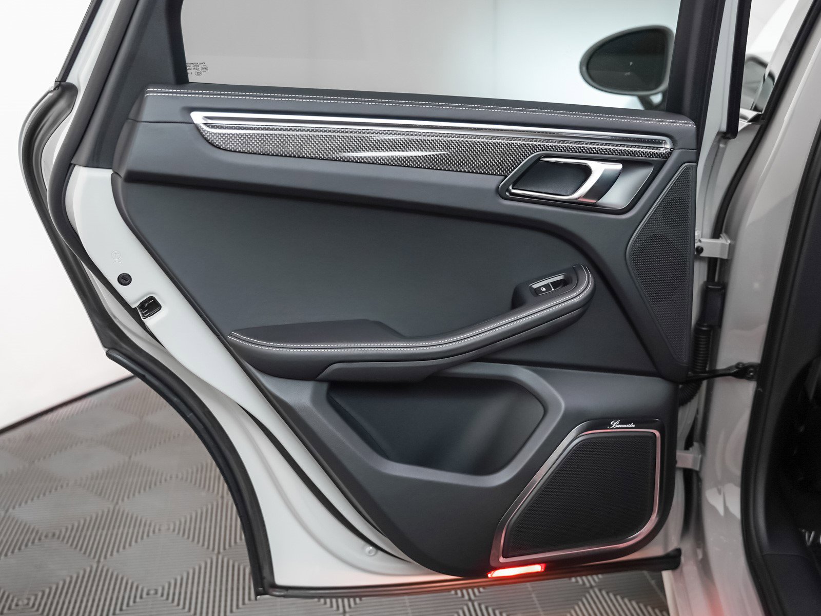 Used 2026 Porsche Macan GTS image 26