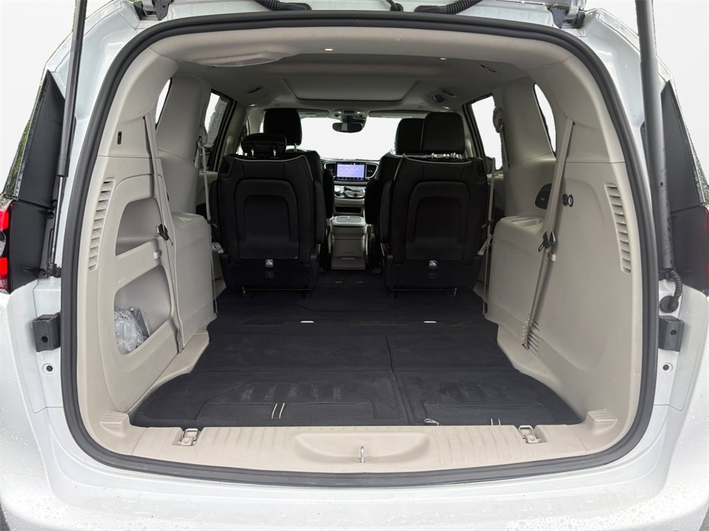 Used 2023 Chrysler Pacifica Limited w/ Trailer Tow Group image 19