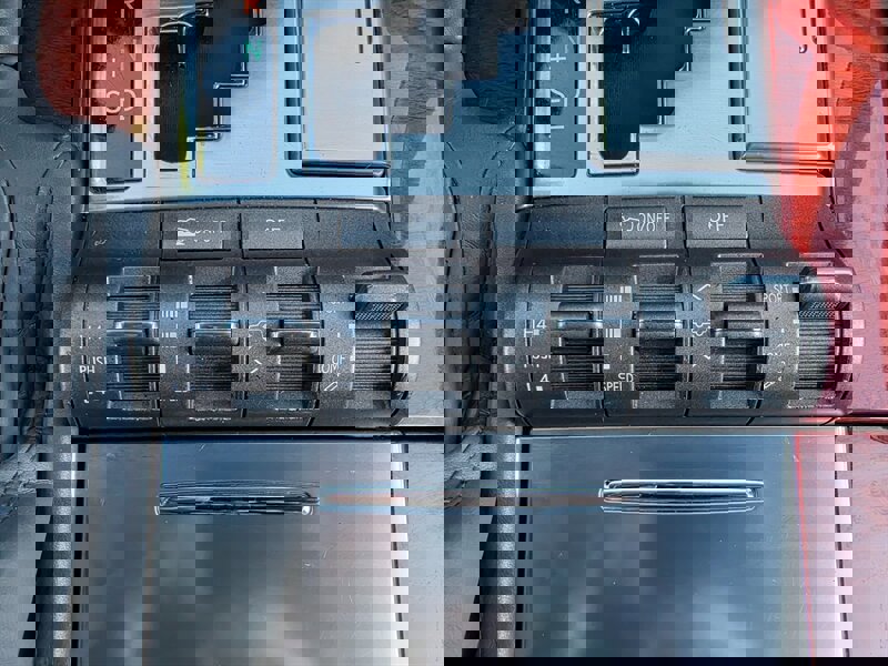 Used 2009 Lexus LX 570 4WD image 32