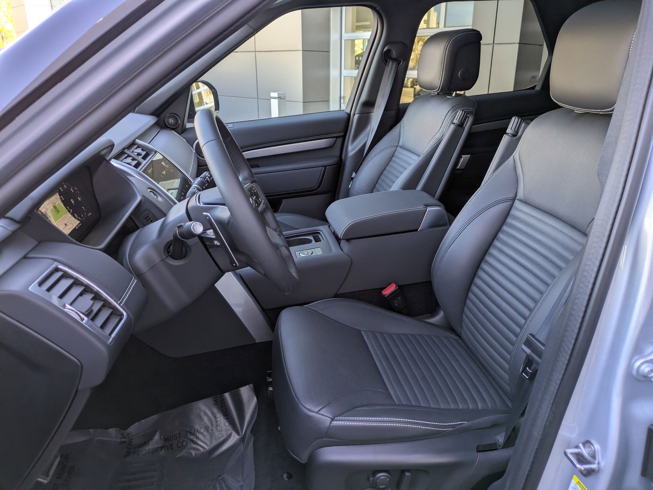 Used 2024 Land Rover Discovery Dynamic SE image 26