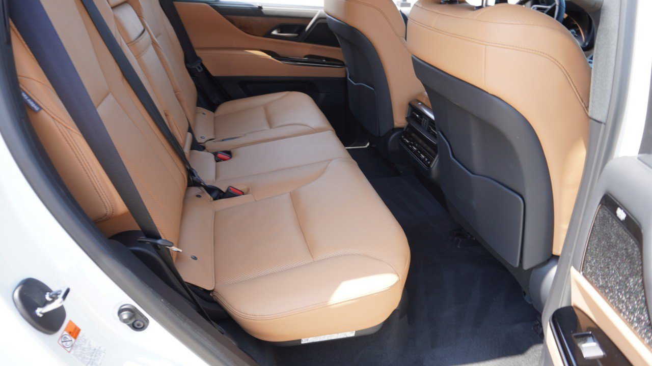 Certified 2024 Lexus LX 600 4WD w/ Luxury Package image 32