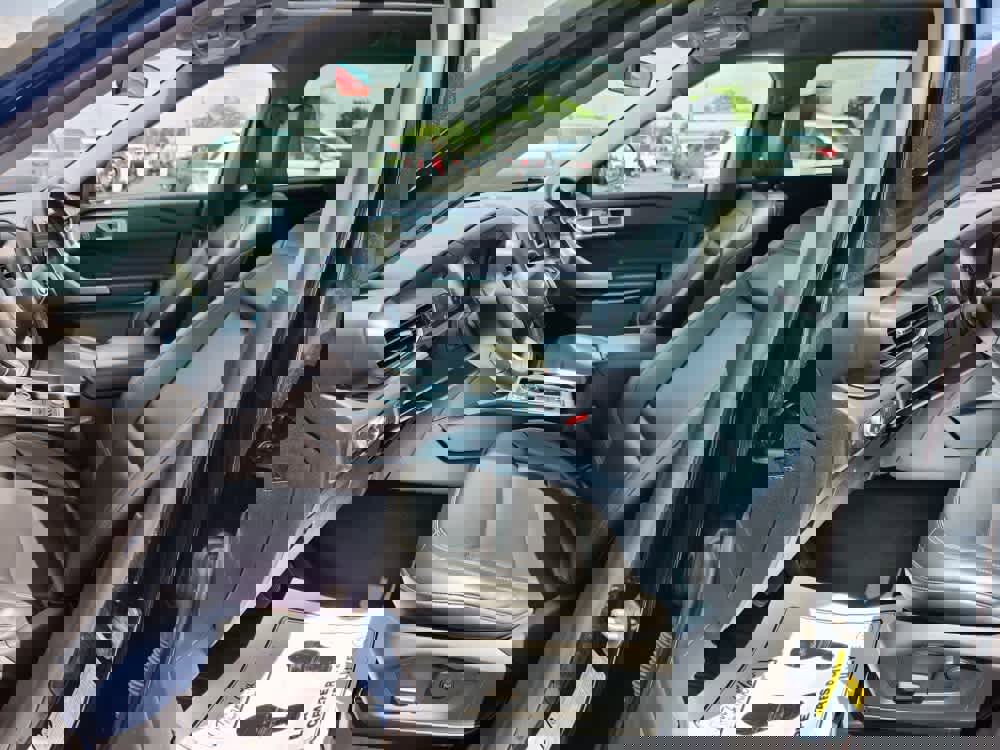 Used 2022 Ford Explorer XLT image 9