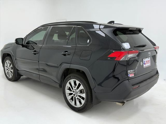 Used 2021 Toyota RAV4 XLE Premium image 17