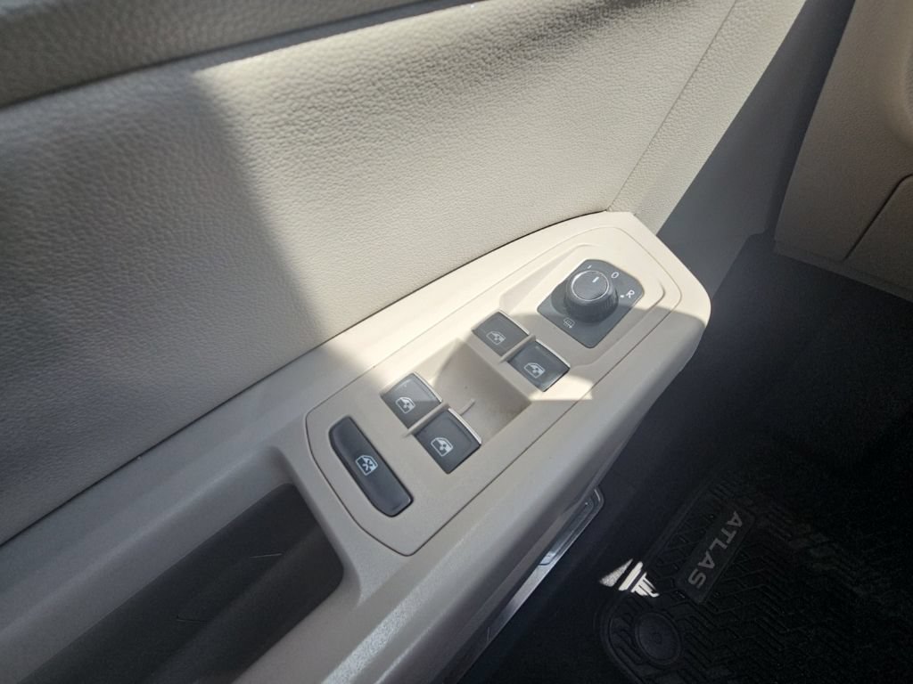 Used 2018 Volkswagen Atlas SEL FWD image 38