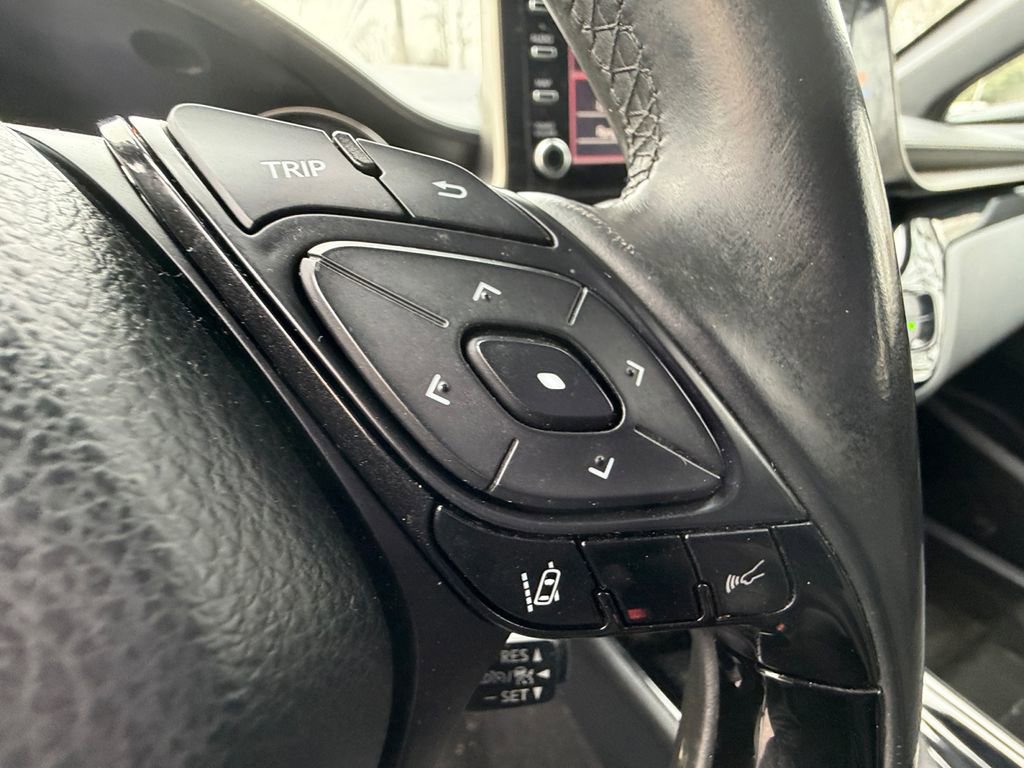 Used 2019 Toyota C-HR XLE image 28