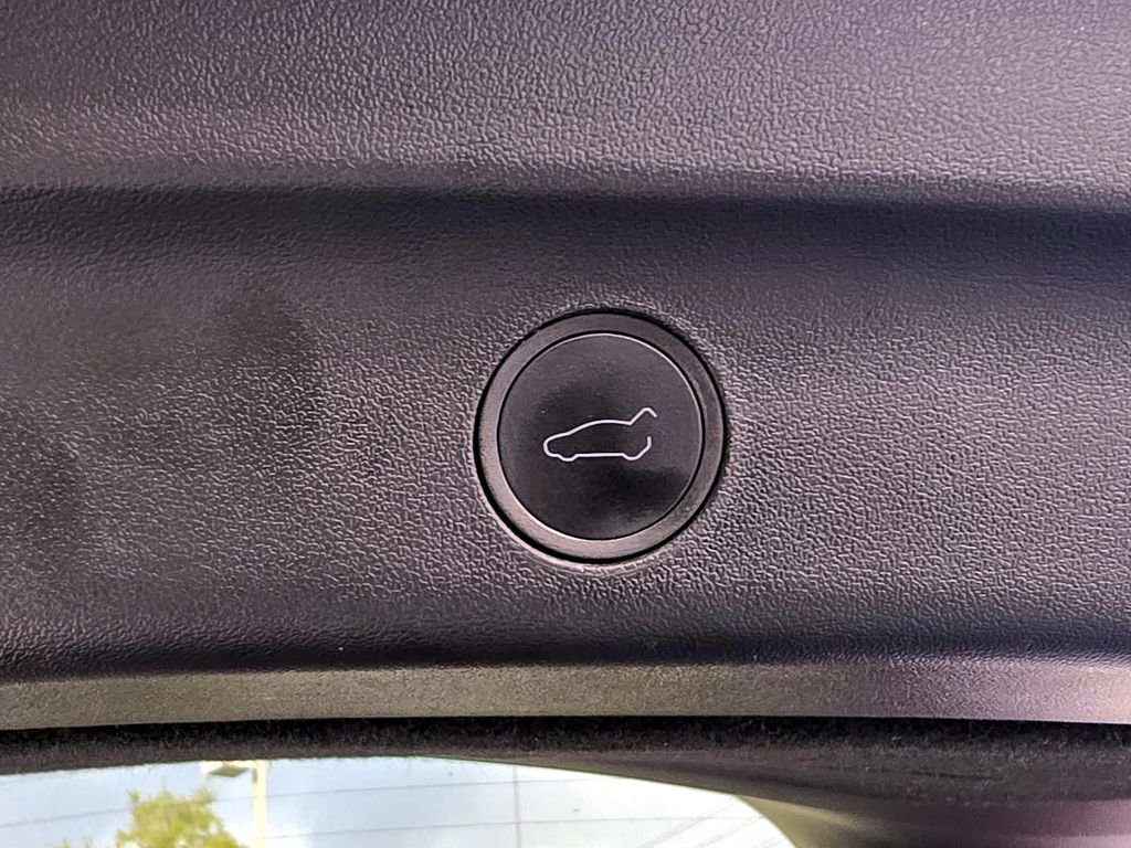 Used 2025 Tesla Model Y Long Range image 33