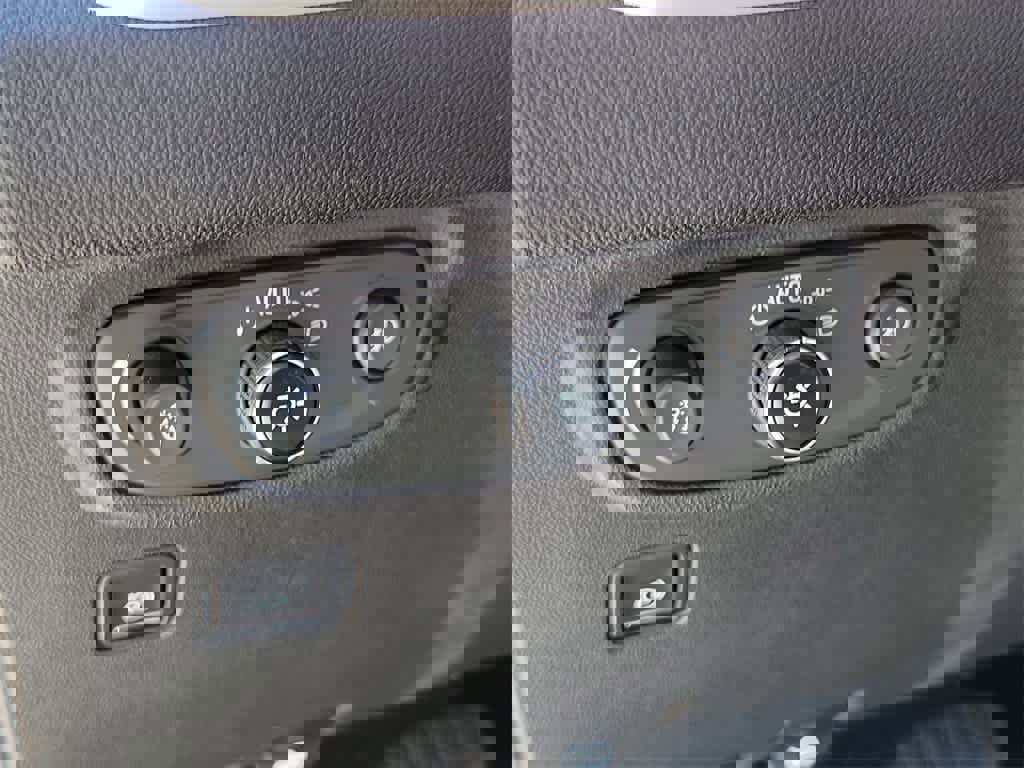 Used 2023 GMC Terrain SLT image 20