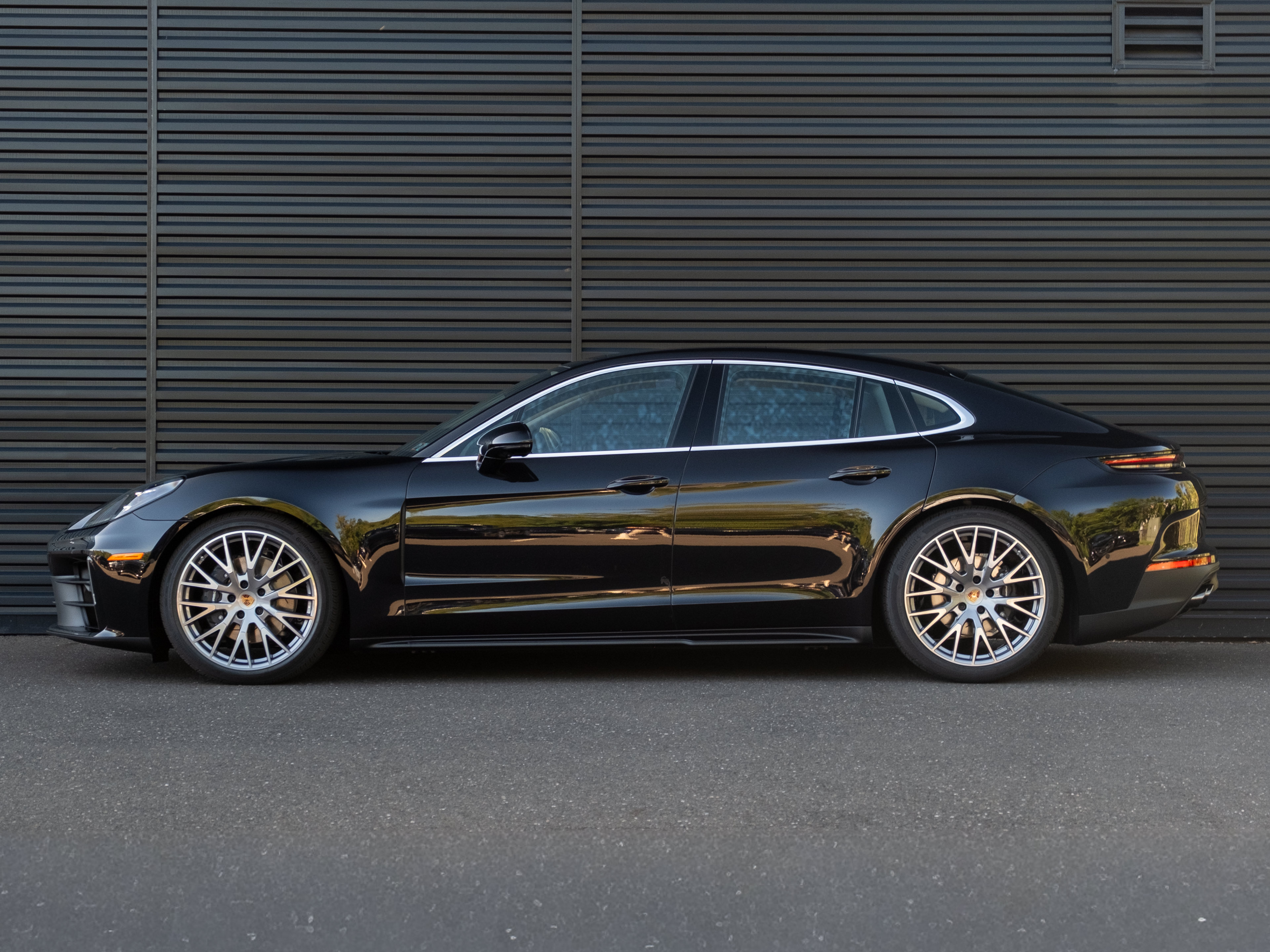 New 2026 Porsche Panamera 4 AWD/4WD image 2