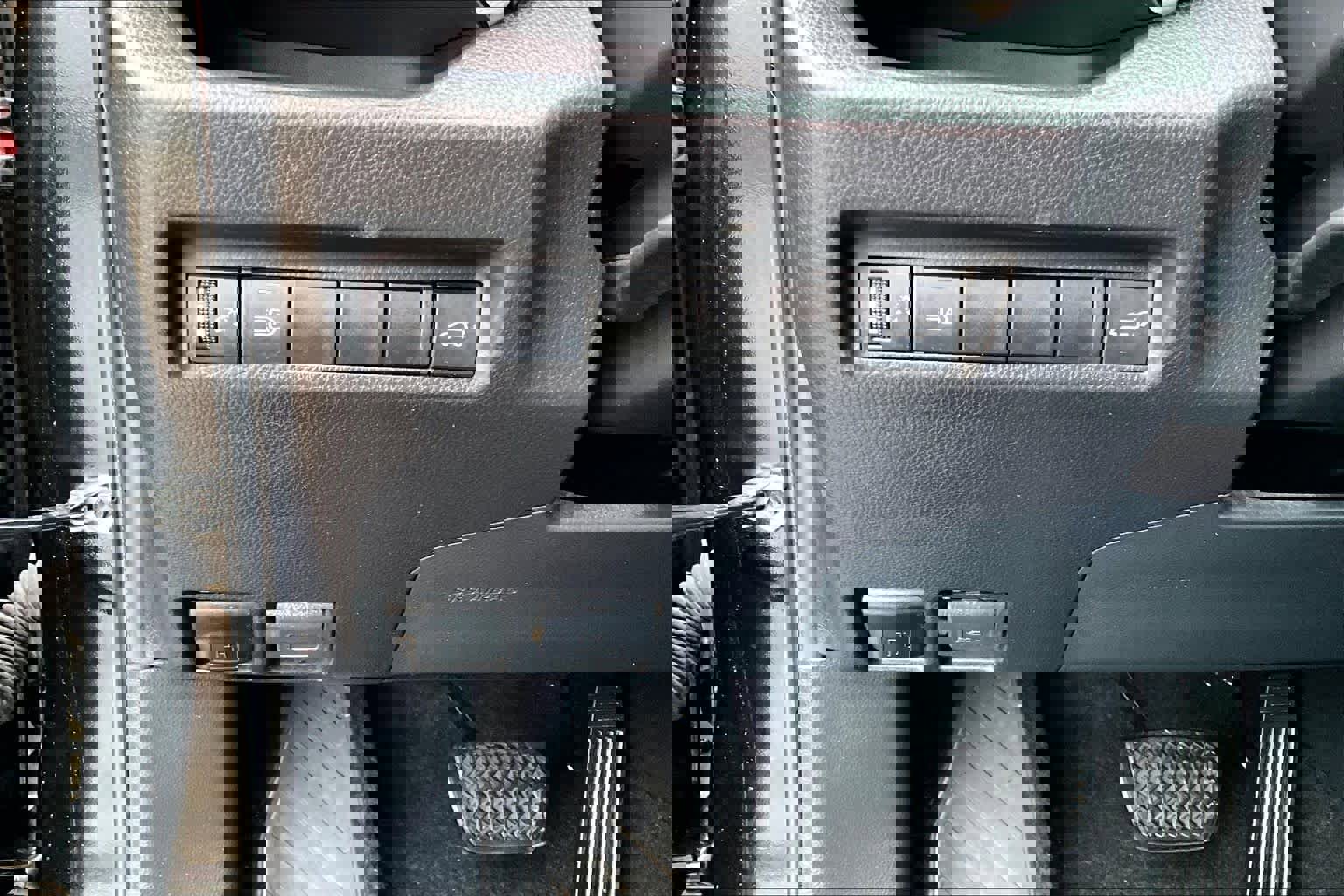 Used 2021 Toyota RAV4 XLE Premium image 32