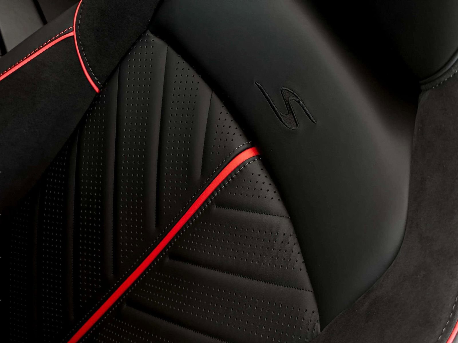 New 2026 Aston Martin V8 Vantage S image 25