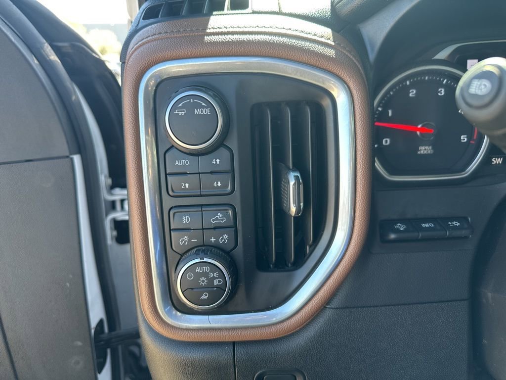 Used 2022 Chevrolet Silverado 3500 High Country w/ Technology Package image 10