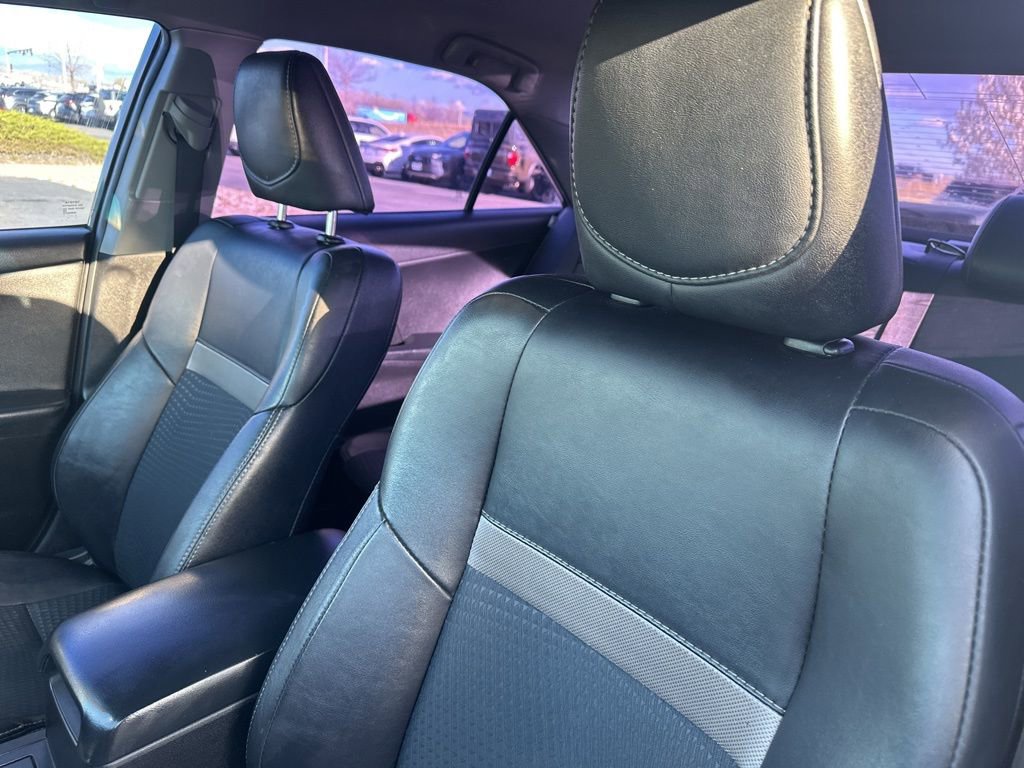 Used 2013 Toyota Camry SE image 16