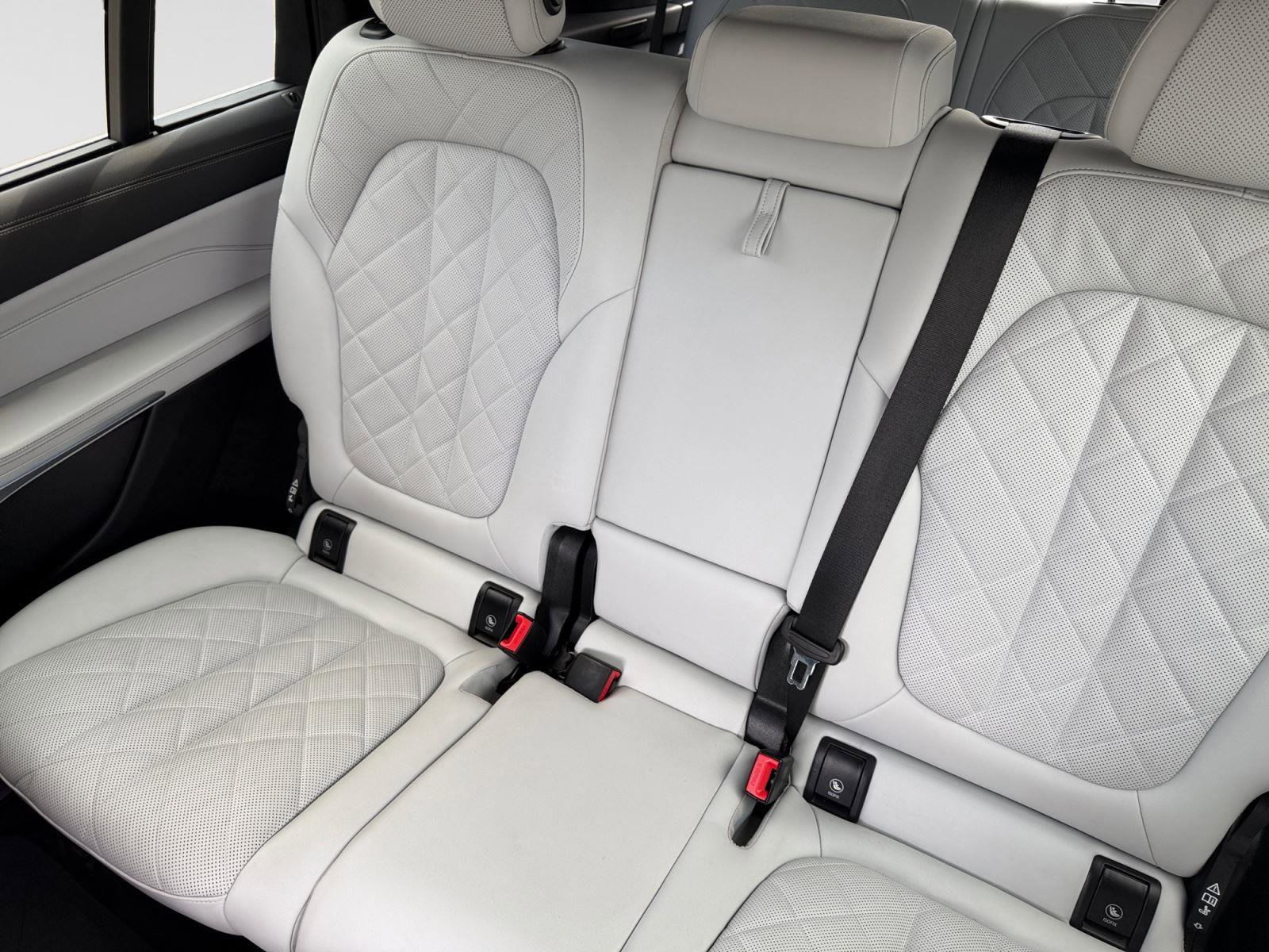 Used 2023 BMW X7 xDrive40i w/ Executive Package image 13