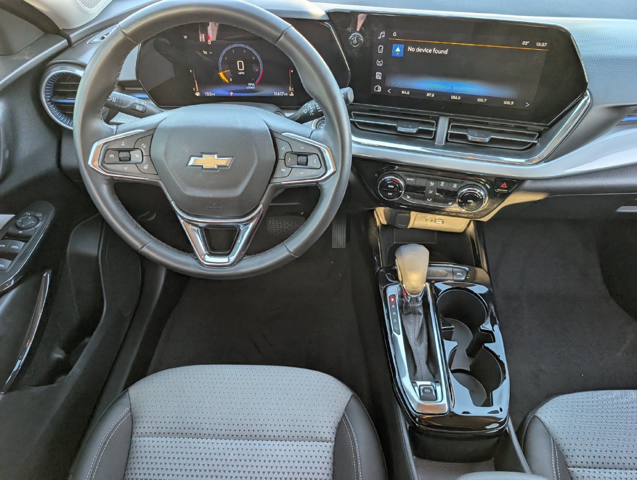 Used 2025 Chevrolet Trax LT w/ LT Convenience Package FWD image 10