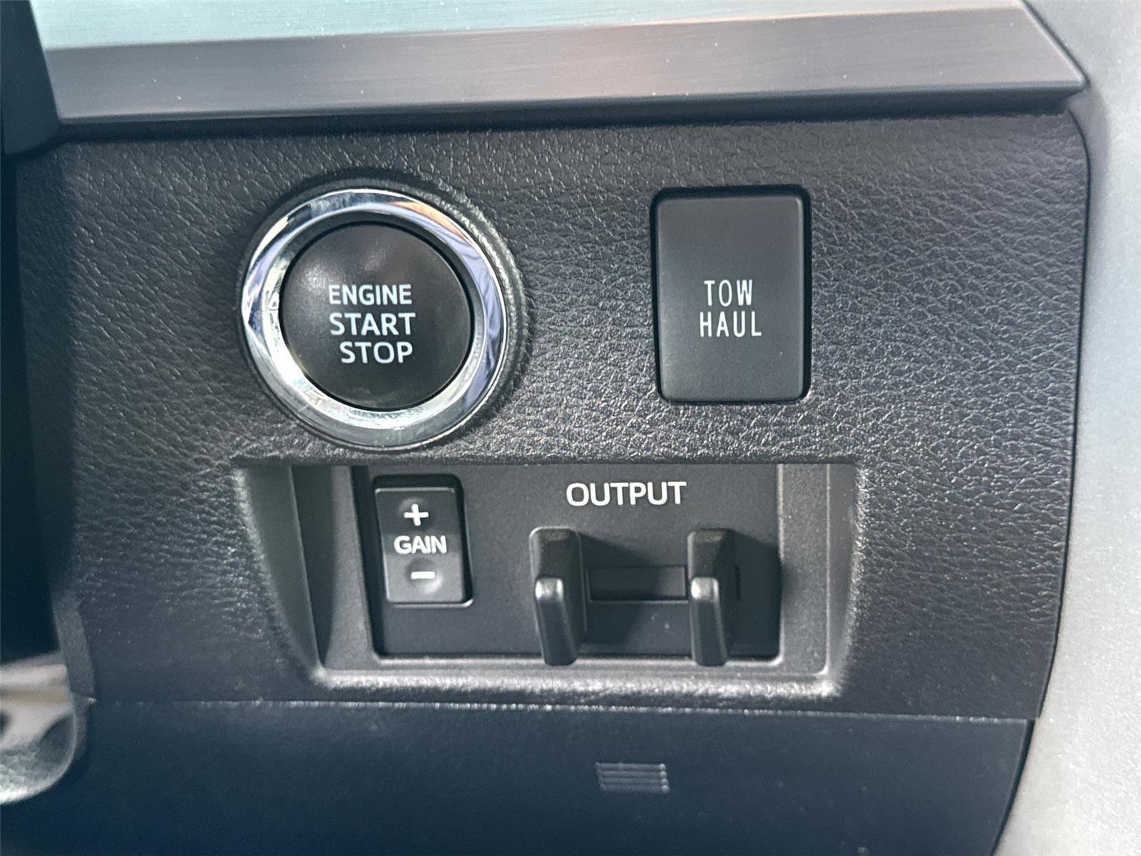 Used 2020 Toyota Tundra Platinum image 31