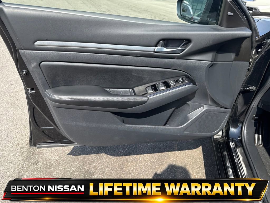 Used 2025 Nissan Altima 2.5 SL AWD/4WD image 12