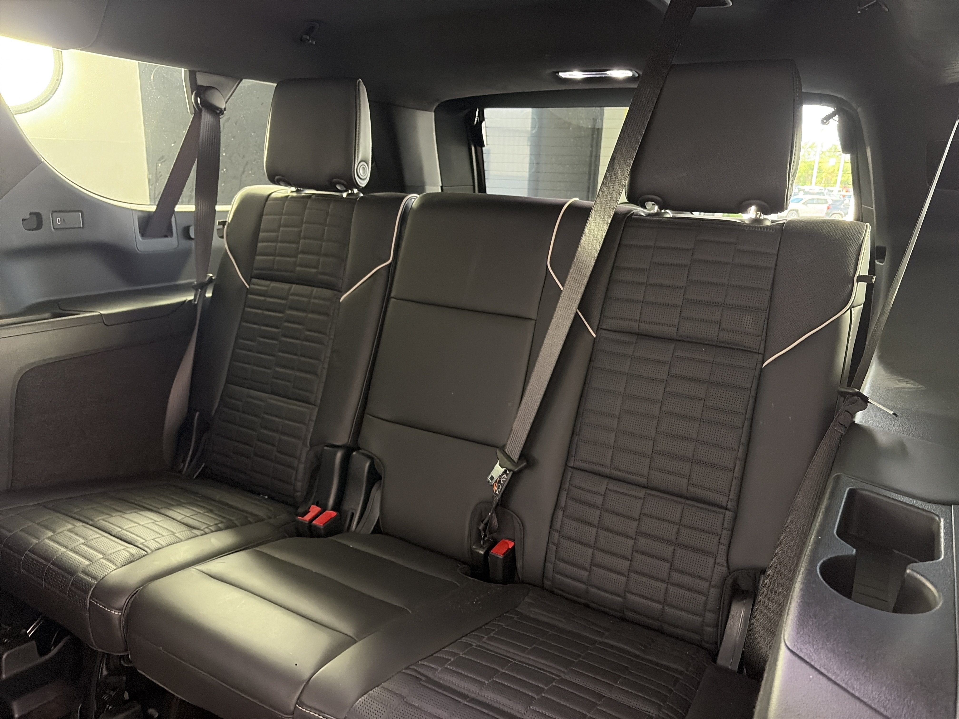 Certified 2026 Cadillac Escalade ESV Platinum Sport w/ LPO, ONYX Package AWD/4WD image 8