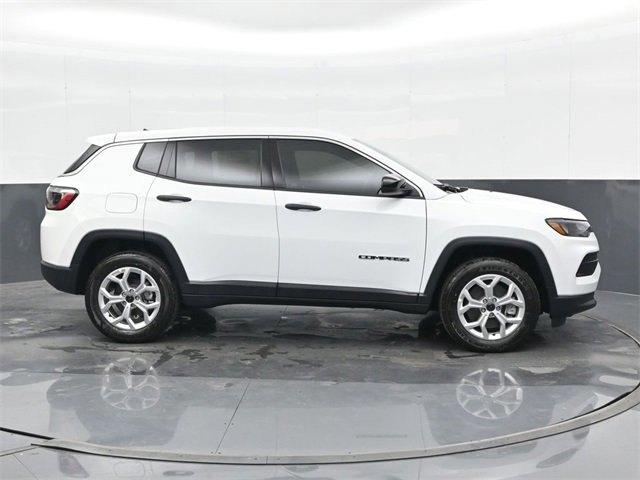 Used 2025 Jeep Compass Sport image 5