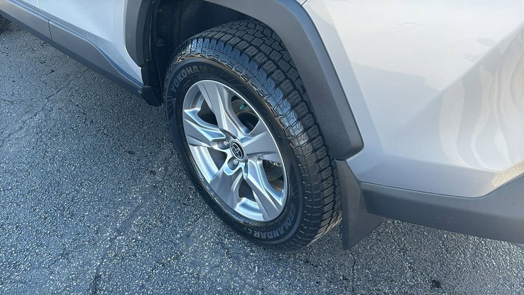 Used 2022 Toyota RAV4 XLE w/ Convenience Package image 9