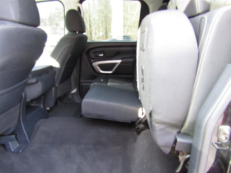 Used 2018 Nissan Titan SV image 25