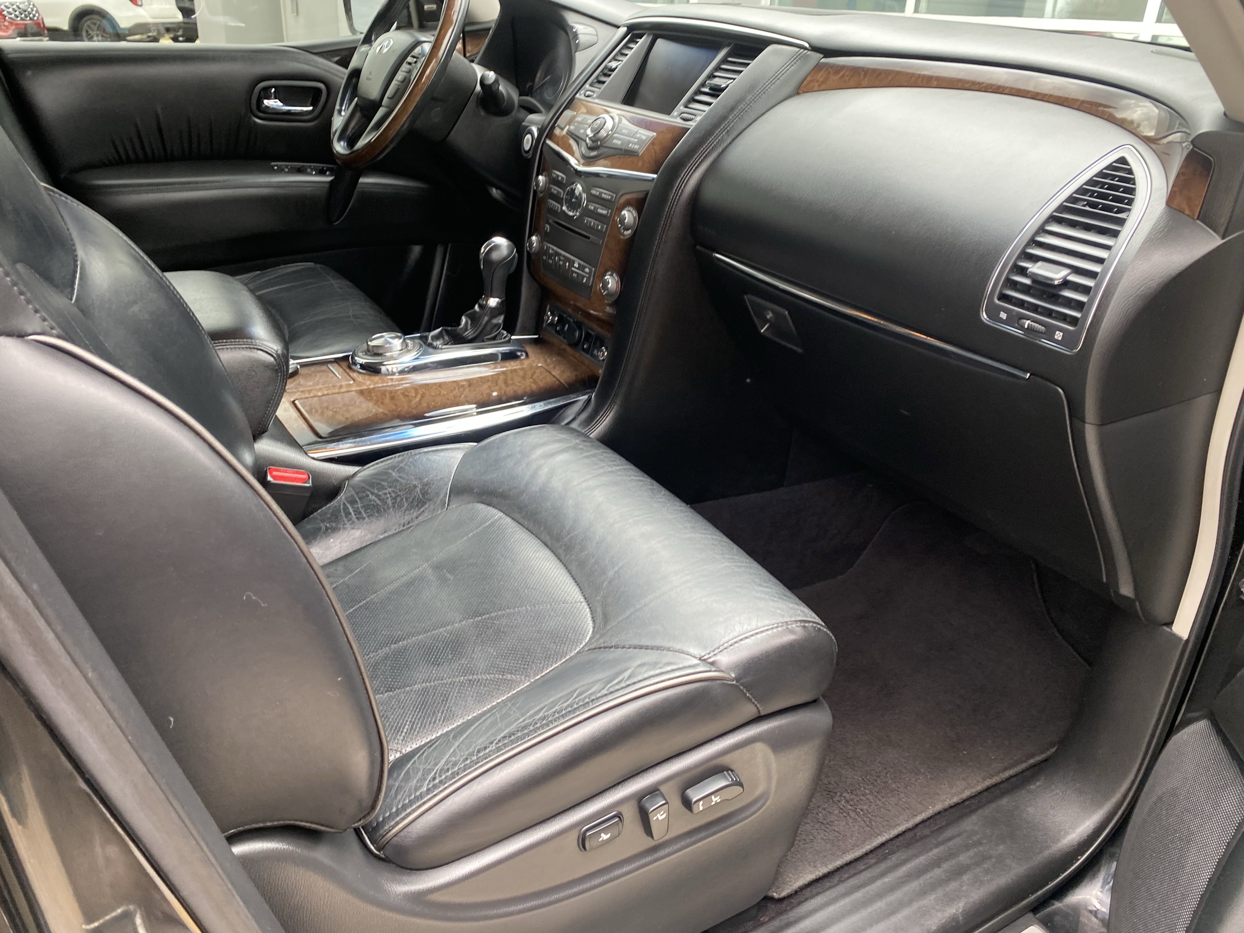 Used 2013 INFINITI QX56 4WD w/ Deluxe Touring Pkg image 7